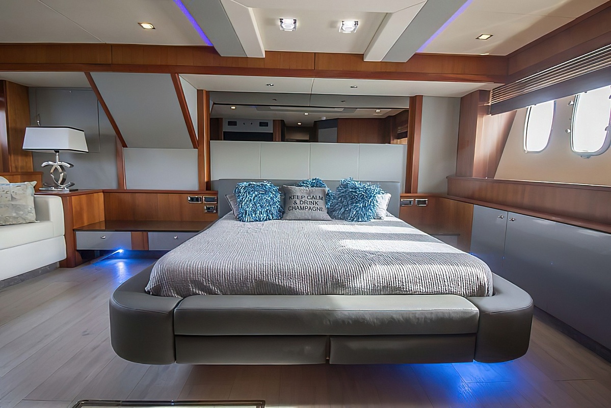 Продается моторная яхта Sunseeker 86 - каюта владельца